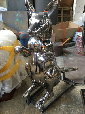 Mirror Kangaroo Metal Animal Sculptures Floor Installation Giant Animal Statues