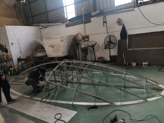ODM Edelstahl Skulptur Wanddekoration Erster Schritt Skelettbau