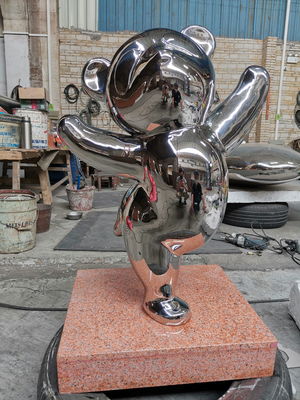 Abstrakte rote Panda Sculpture Surface Polishing Bronze-Tierfigürchen-Geschenk-Anzeige